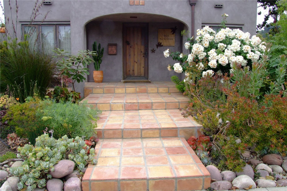 Wide Tiled Entryway